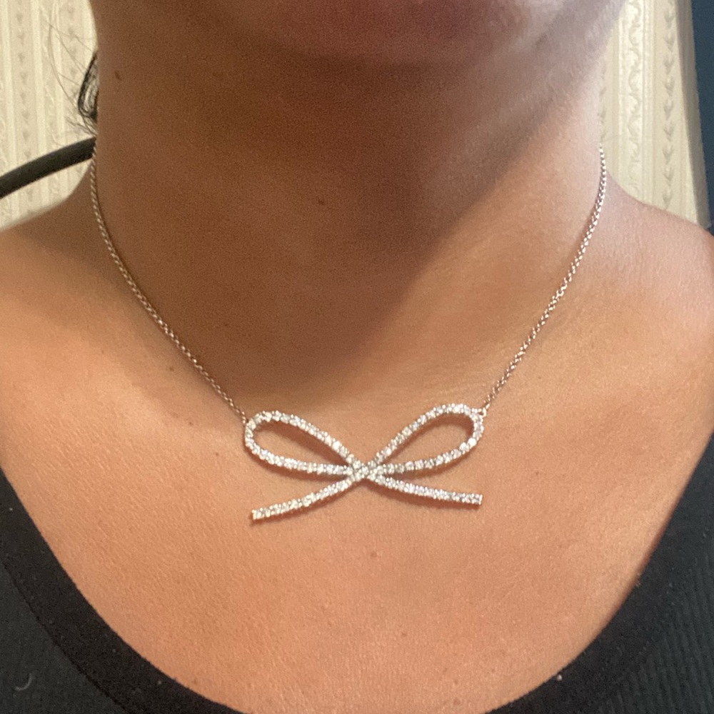 Crystal bow necklace